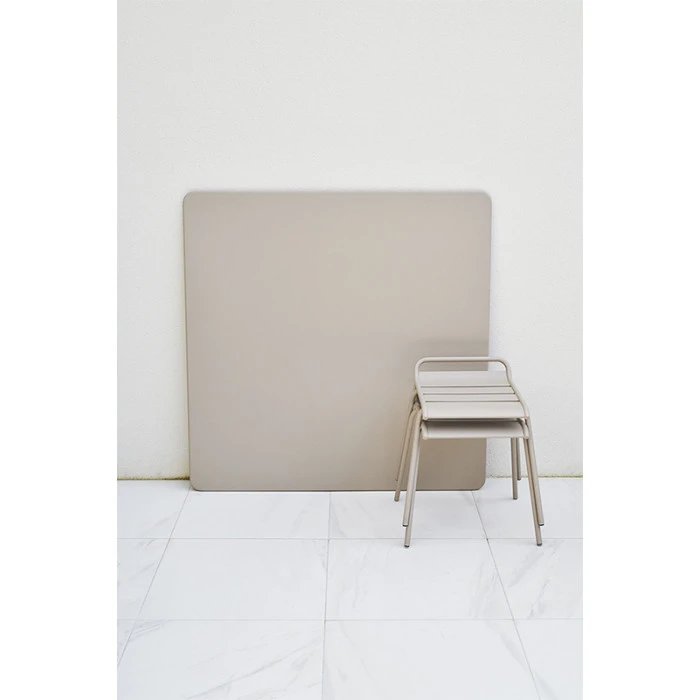 Table De Jardin 8 Personnes FERMOB Cargo 128 X 128 Cm - Muscade 4 Table De Jardin 8 Personnes FERMOB Cargo 128 X 128 Cm - Muscade – Image 2