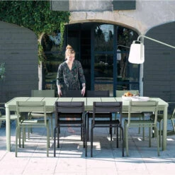 Table Fermob Oléron Avec 2 Rallonges 155 / 255 X 100 Cm - Gris Orage -Mobilier De Jardin oleron cactus maillane book2020 sebastien erome 8 min 1 2